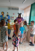 Акция «Обними друга» Акция «Обними друга».